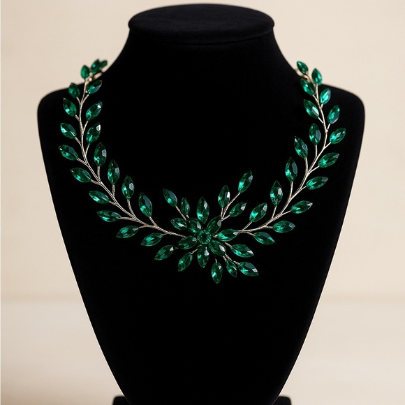 Emerald Green Crystal Leaf Vine Statement Necklace - Picture 1 of 3